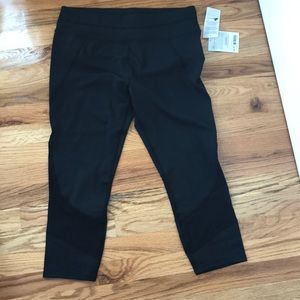 Athleta Laser Mesh Sonar Capri